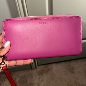 Gucci wallet no box worn once